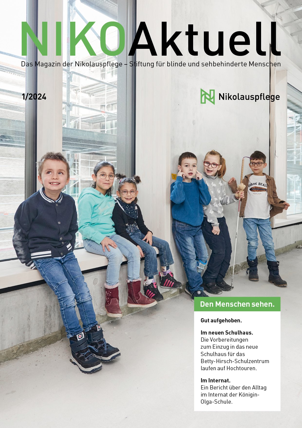 Eine Gruppe junger Schülerinnen und Schüler auf dem Deckblatt der NIKOAktuell
